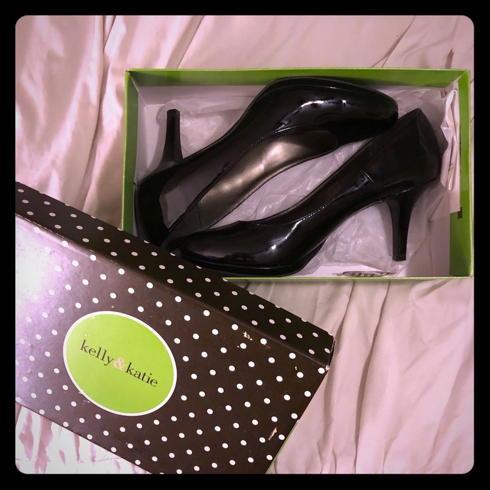 Kelly & Katie Black Comfy Pumps w/Box